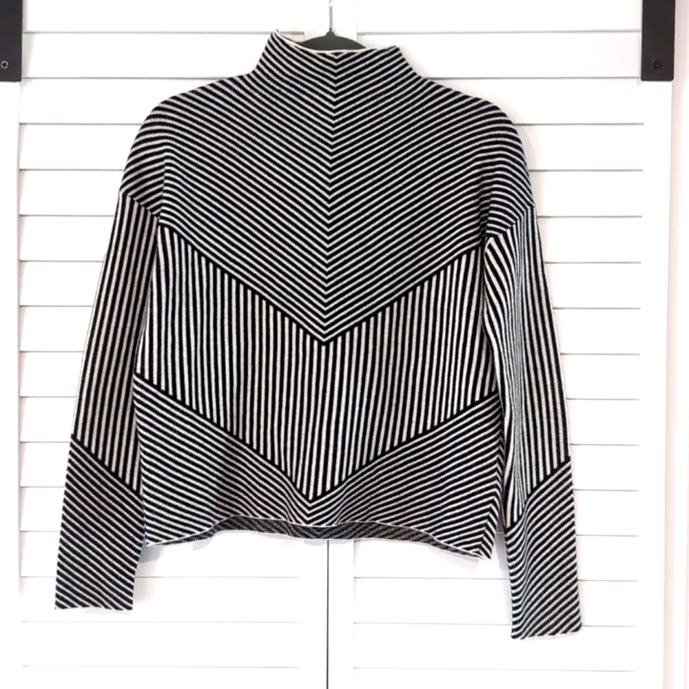 Tahari Mock Turtleneck Sweater, Size Medium